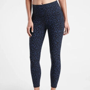 ATHLETA Sz M Salutation Stash Pocket II 7/8 Leopard Print  Tight Leggings